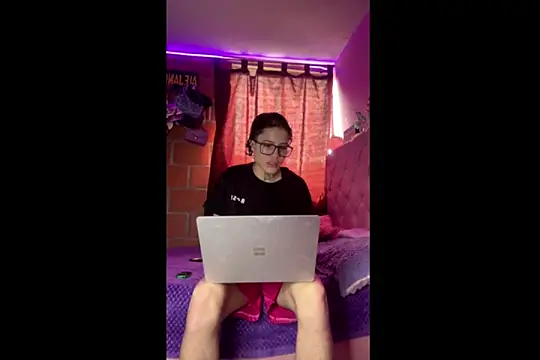 Ale cuzz online show from April 2026 07:53:01 PM