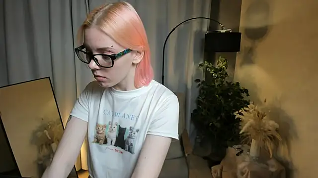 Snapshot of RonniHang chatting on February 2026 01:14:02 AM RonniHang online show from February 2026 01:14:02 AM