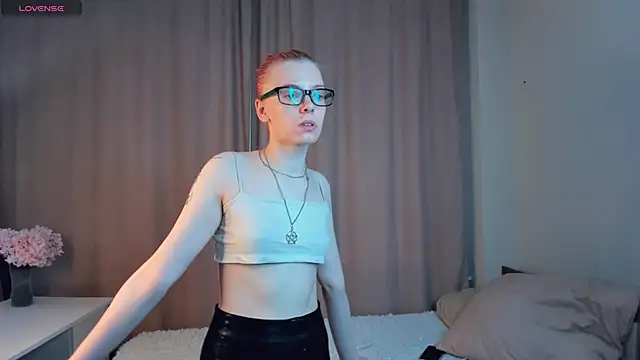 Snapshot of RonniHang chatting on February 2026 03:06:01 AM RonniHang online show from February 2026 03:06:01 AM