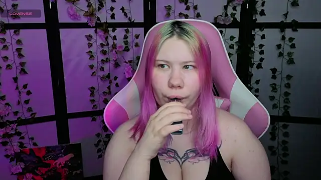 kitsune little online show from April 2026 09:22:01 PM