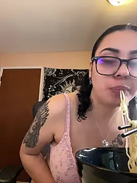 daniella monroe online show from February 2026 05:46:02 PM