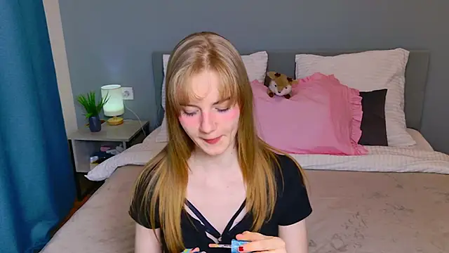 ElfieWhite online show from April 2026 05:58:02 PM