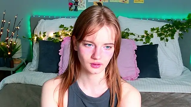 ElfieWhite online show from June 2026 10:32:02 PM
