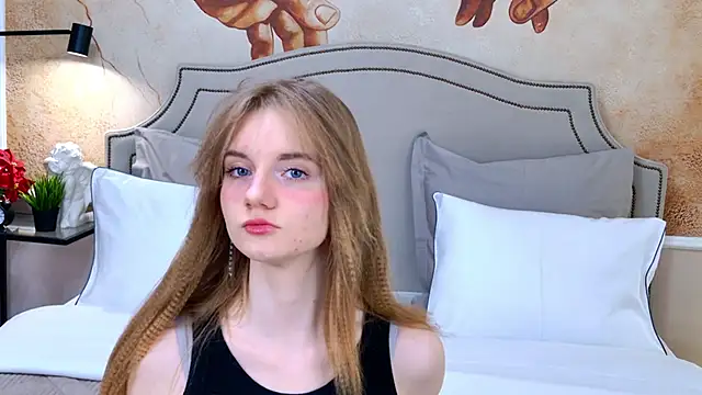 ElfieWhite online show from March 2026 06:34:01 PM