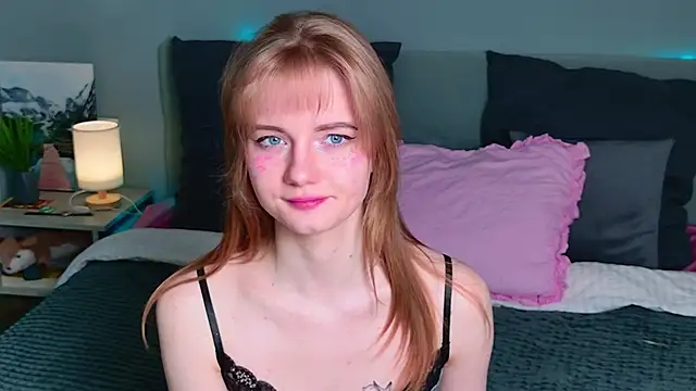 Snapshot of ElfieWhite chatting on May 2026 06:59:01 PM ElfieWhite online show from May 2026 06:59:01 PM