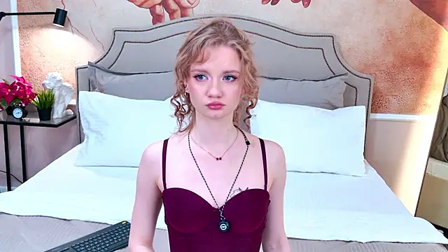 ElfieWhite online show from March 2026 03:24:01 PM