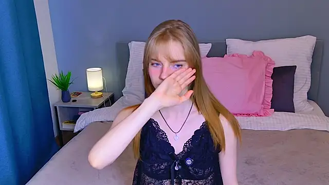 ElfieWhite online show from April 2026 04:36:02 PM