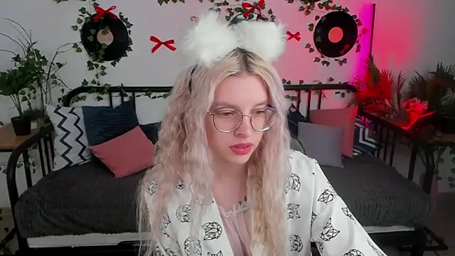 Snapshot of TiffanyPeachi chatting on February 2026 10:37:02 AM TiffanyPeachi online show from February 2026 10:37:02 AM