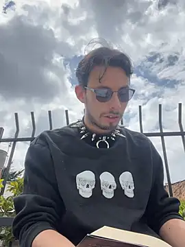 Thom sam  online show from February 2026 03:56:02 PM