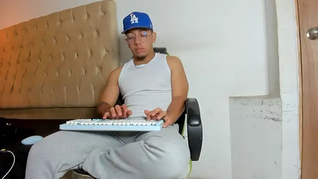 MaxSeduce23 online show from February 2026 01:23:01 PM