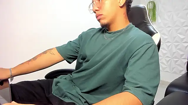 MaxSeduce23 online show from February 2026 01:08:01 PM