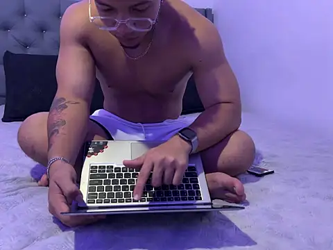 MaxSeduce23 online show from March 2026 03:08:01 PM