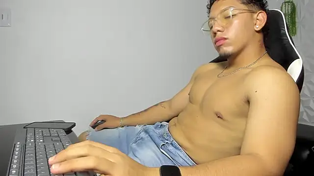 MaxSeduce23 online show from February 2026 07:14:02 PM