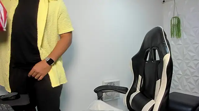 MaxSeduce23 online show from February 2026 01:21:02 PM