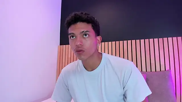 jhoystrong  online show from March 2026 07:32:01 PM