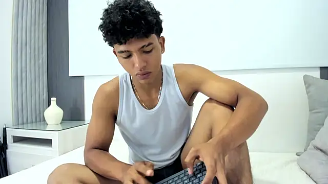 jhoystrong  online show from February 2026 11:54:01 AM