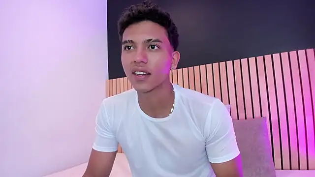 jhoystrong  online show from February 2026 12:44:02 AM