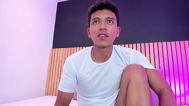 jhoystrong  online show from February 2026 07:36:01 PM