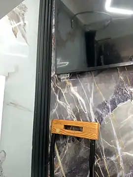 Miss Bella Flame online show from April 2026 06:01:02 PM