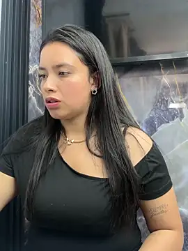 Snapshot of Miss_Bella_Flame chatting on May 2026 06:33:02 PM Miss Bella Flame online show from May 2026 06:33:02 PM