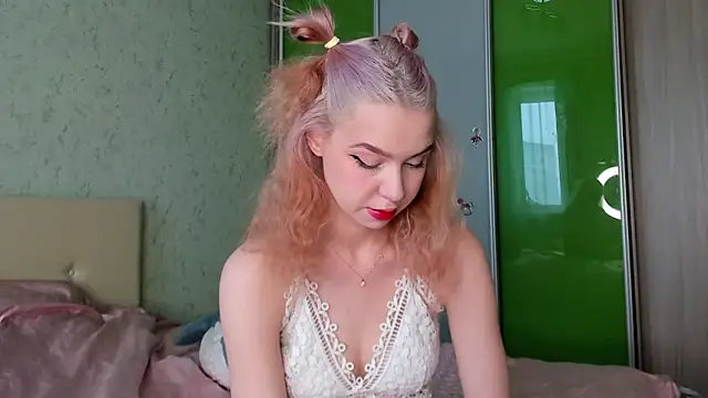 GlitchyDolly online show from March 2026 03:10:02 AM