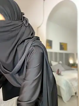 aminaa  online show from February 2026 07:03:02 PM