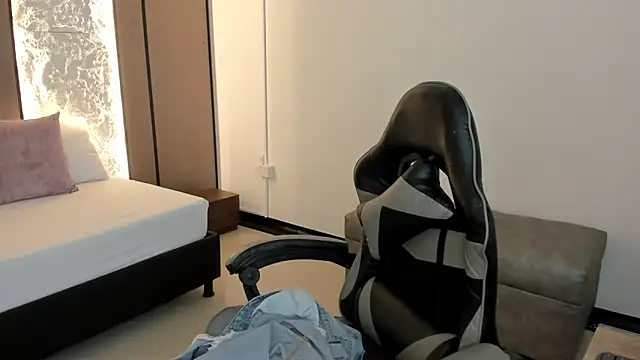 ariadna boneville online show from February 2026 02:44:02 AM