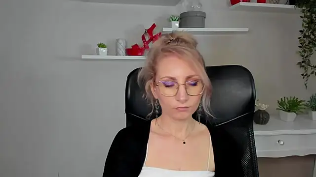 CinderellaMoon online show from March 2026 06:28:02 AM