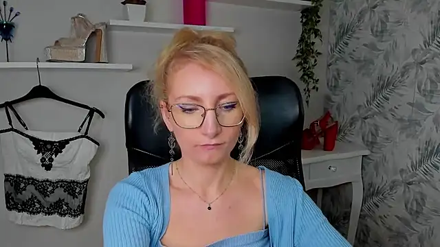 CinderellaMoon online show from March 2026 06:22:01 AM