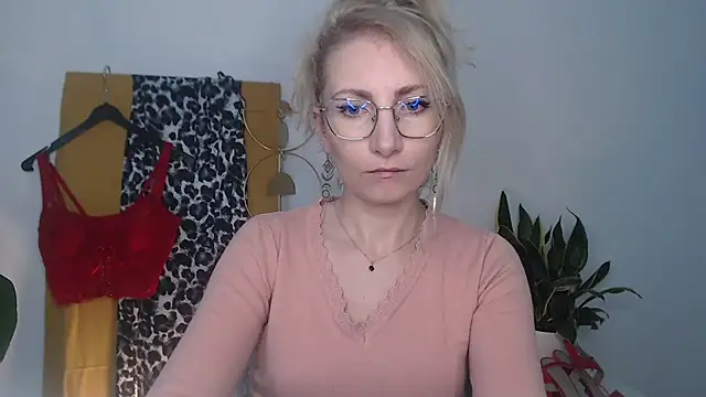 CinderellaMoon online show from April 2026 05:23:01 AM