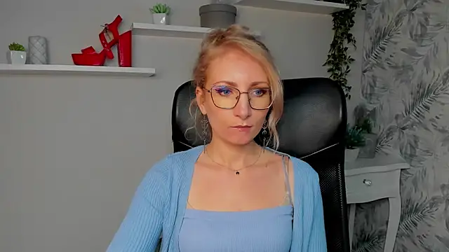 CinderellaMoon online show from March 2026 06:28:02 AM