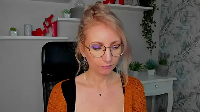 CinderellaMoon online show from March 2026 06:18:02 AM