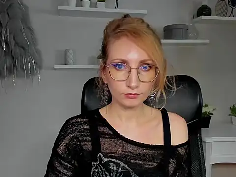 Snapshot of CinderellaMoon chatting on February 2026 06:58:02 AM CinderellaMoon online show from February 2026 06:58:02 AM