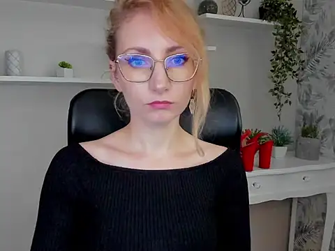 Snapshot of CinderellaMoon chatting on February 2026 06:24:01 AM CinderellaMoon online show from February 2026 06:24:01 AM