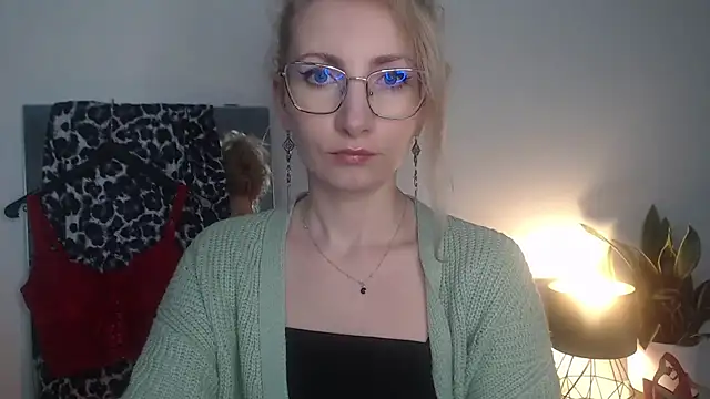 CinderellaMoon online show from April 2026 05:25:02 AM