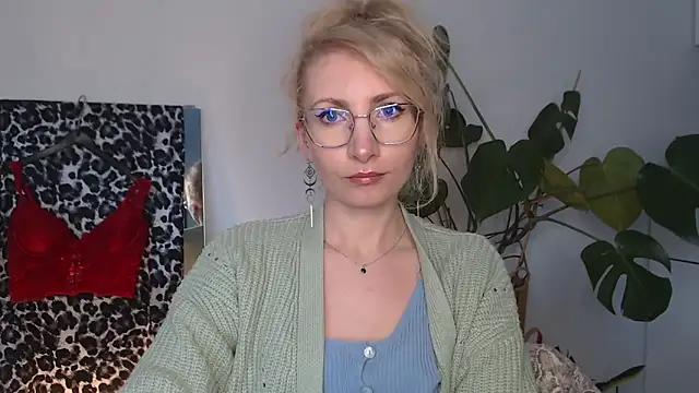 CinderellaMoon online show from April 2026 05:25:01 AM