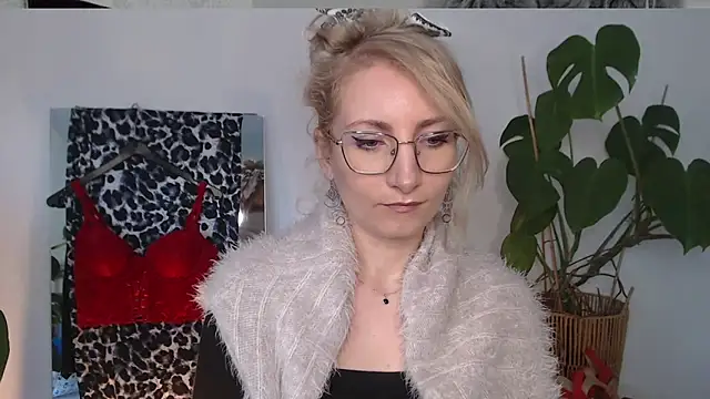 CinderellaMoon online show from April 2026 06:19:01 AM