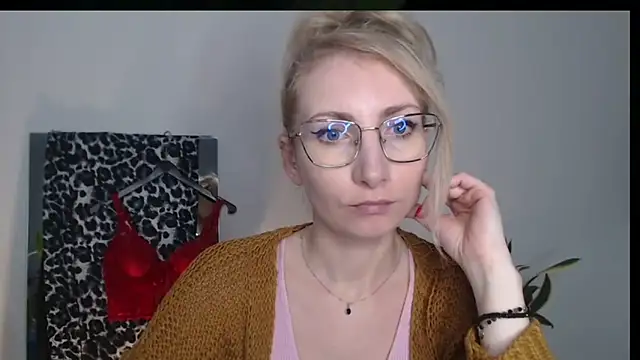 CinderellaMoon online show from April 2026 05:20:02 AM