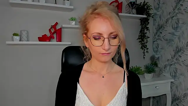 CinderellaMoon online show from March 2026 06:27:02 AM