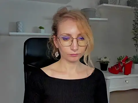 Snapshot of CinderellaMoon chatting on February 2026 06:24:02 AM CinderellaMoon online show from February 2026 06:24:02 AM