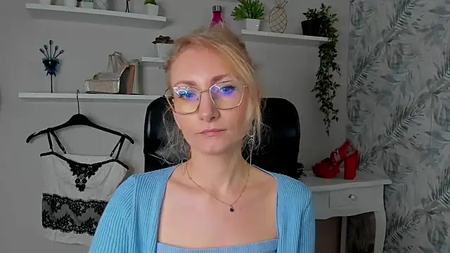 CinderellaMoon online show from March 2026 06:22:01 AM