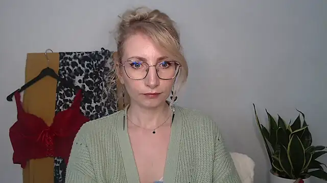 CinderellaMoon online show from April 2026 06:47:02 AM