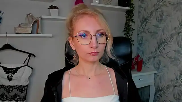 CinderellaMoon online show from March 2026 06:24:02 AM