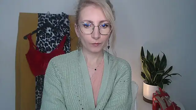 CinderellaMoon online show from April 2026 05:24:01 AM