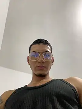 Thiagoo2331 online show from April 2026 05:20:02 AM