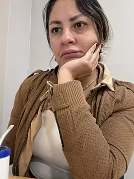Snapshot of leona-david chatting on May 2026 11:58:01 AM leona-david online show from May 2026 11:58:01 AM