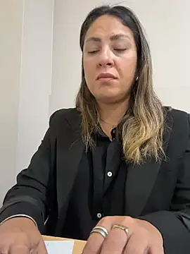 leona-david online show from April 2026 12:23:01 PM