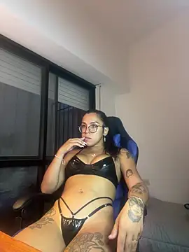 LaraViro online show from March 2026 10:33:02 PM