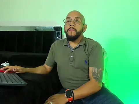 Snapshot of King_bear_25 chatting on March 2026 12:39:01 AM King bear 25 online show from March 2026 12:39:01 AM