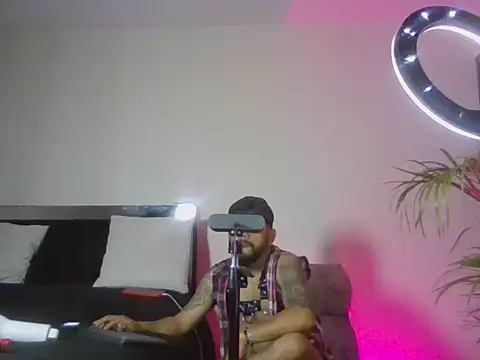 Snapshot of King_bear_25 chatting on February 2026 10:59:02 AM King bear 25 online show from February 2026 10:59:02 AM